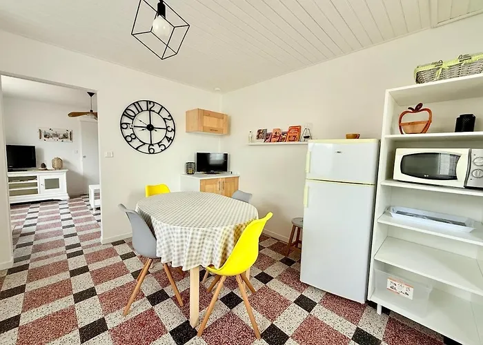 Holiday home A-tribord